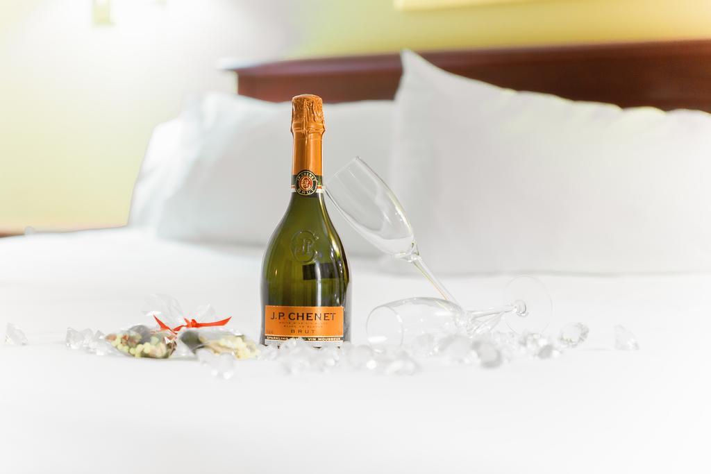 Hotel Universel Алма Екстер'єр фото